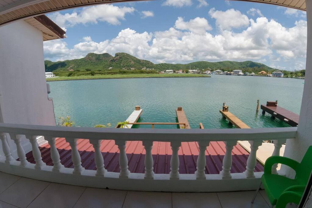 Waterfront Luxury Retreat: 2-Bed Villa Sea Life Jolly Harbour Exterior photo